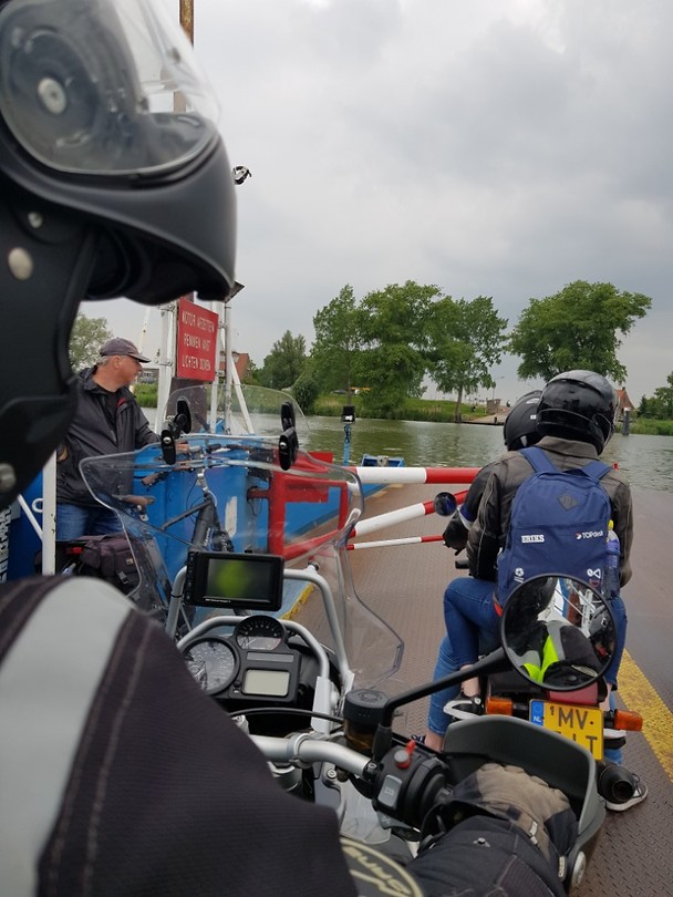 Op pontje bij de Biesbosch