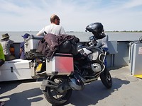 Op de pont over de Elbe