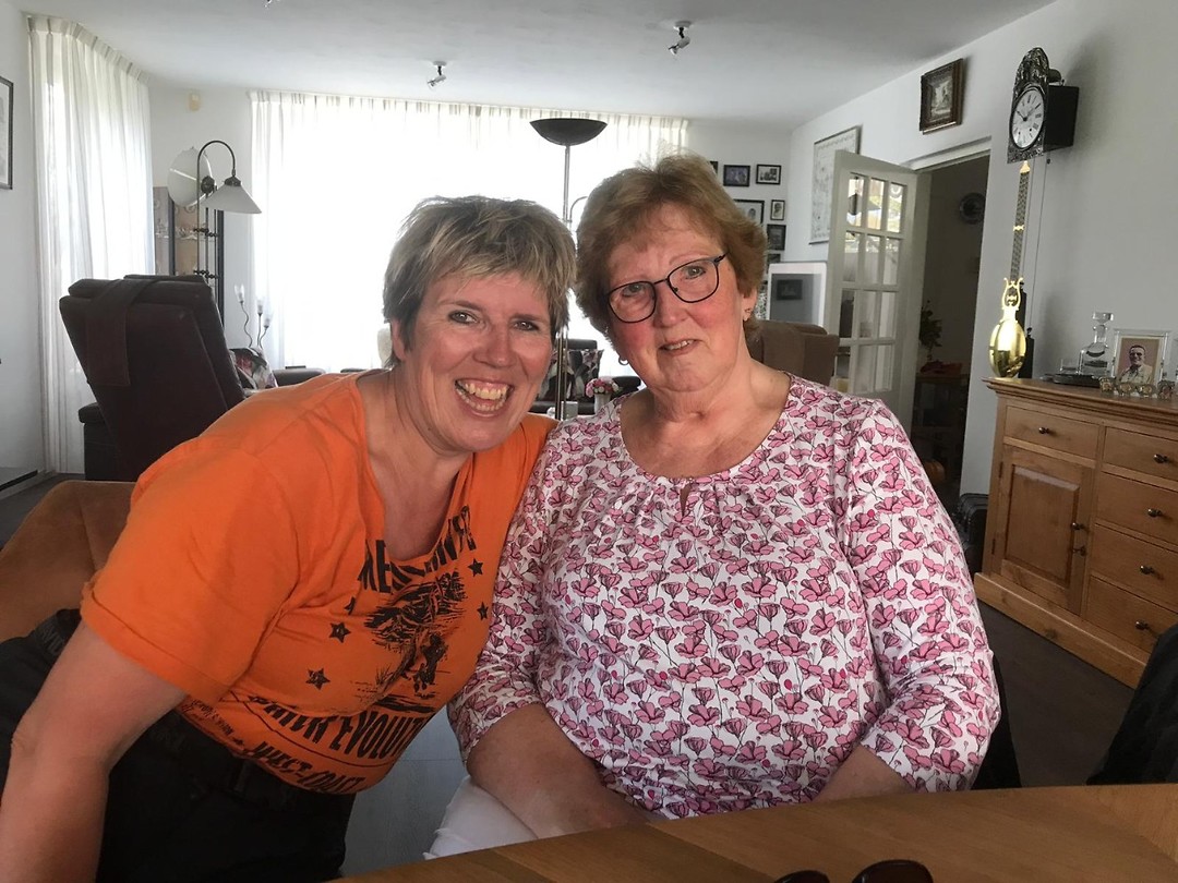 Bij mams op bezoek