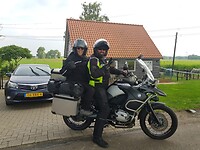 Uitgezwaaid bij vertrek door Arjen