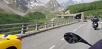 Porsches in de Alpen.