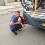 Lamp er afgereden in te smal straatje
