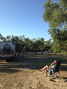 Camperplek in de olijfboomgaard van de b&b