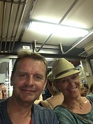 In de trein met nieuw hoedje