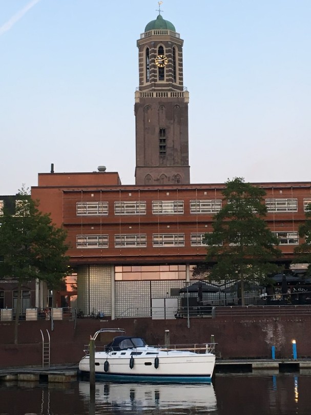 Voor de Peperbus in Zwolle.