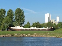 Woonschip gestrand.