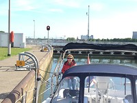 zelfde sluis Maasbracht, maar dannadat het water is gestegen!