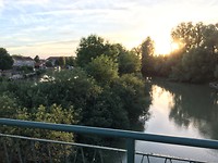rivier de L'Aisne en het parallel lopende kanaal waarin wij liggen