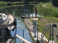 Handbediende sluis, Joep helpt een handje met het openen van de sluisdeur!