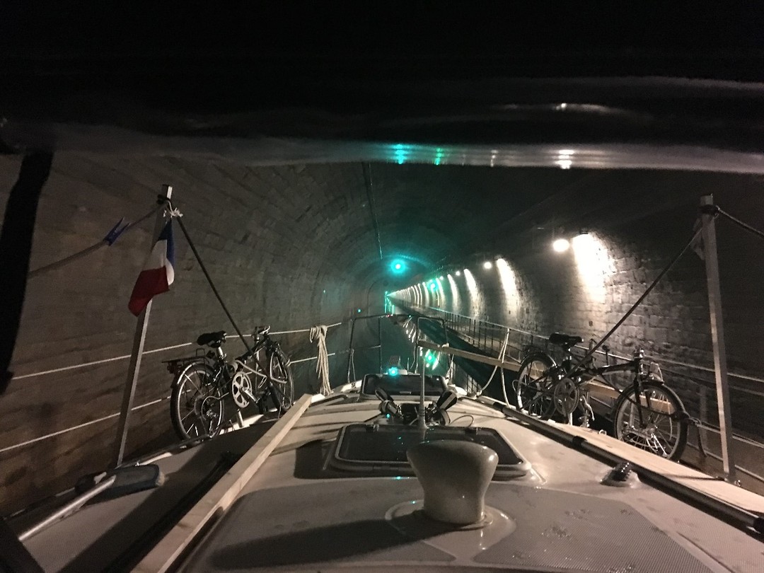 gelukkig was de tunnel wel verlicht