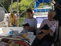 's middags de lunch met Joke en Bjorna aan boord