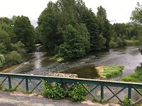 een van de vele kruisingen met de langs stromende rivier de Marne