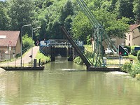 combinatie van ophaalbrug en sluis