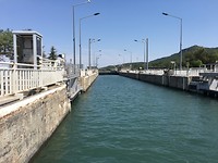 Bovenstrooms bij de sluis in de Rhone bij Bollène met een verval van 23.00 m!