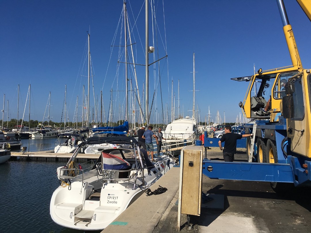 de Spirit is weer compleet met mast