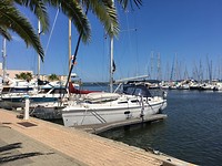 De haven van Gruissan, mooie haven met gezellige terrasjes