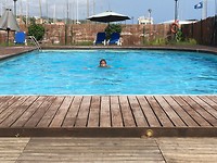 De haven van Club Nautico in Vilanova heeft ook een zwembad, dus....