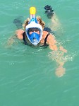Ook Marjo in zee; een kleine baai bij de haven van Benicarlo