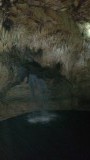 In de batcave bij een ondergrondse waterval
