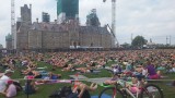 Lekker yoga-en met z'n allen