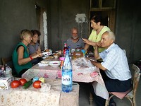 Aan tafel bij de ouders van Kristine