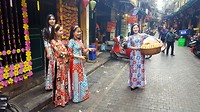 Locals selling streetfood