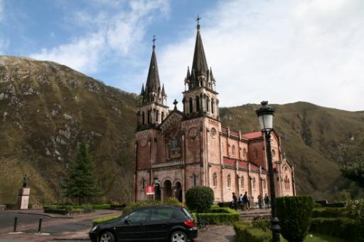 Kerk onderweg naar Picos de Europa