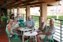 Sharon, mama, papa en tante Nellie en ome Jan