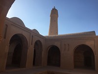 Oudste moskee van de wereld in Fahraj