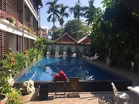 Zwembad bij hotel II