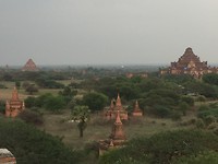 De tempels van Bagan vanaf een tempel