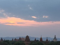 Zonsondergang vanaf een tempel