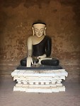 Een Boeddha in een tempel