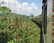 Met de trein van Pyin Oo Lwin richting Gokteik viaduct