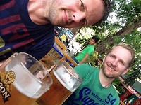 Biertje na het fietsen door heet Mandalay
