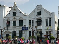 Oud-koloniale huizen aan het Fatahillahplein
