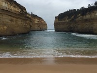 Kliffen en strand bij Great Ocean Road