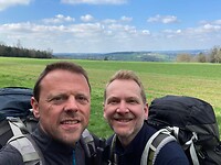 Selfie bij groene heuvels