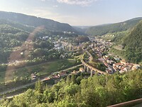 Uitzicht vanuit de trein over Morez