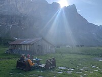 PG praat met John, chalets d’Anterne