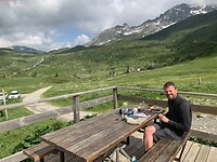 Op het terras van refuge Plan Mya