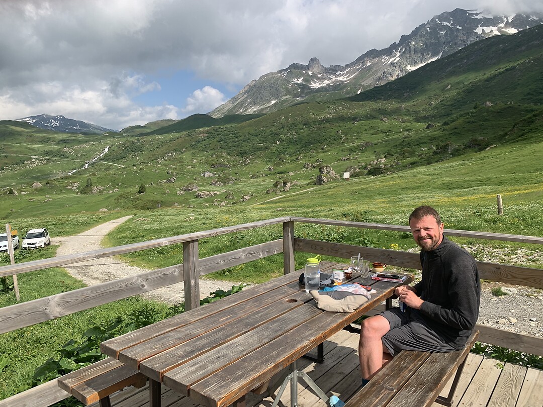 Op het terras van refuge Plan Mya