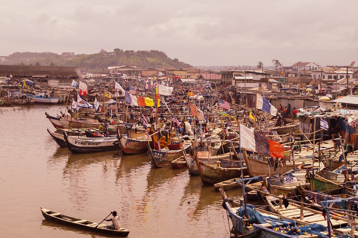 Vissersbootjes in Elmina