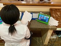 Je papierwerk doen en de patienten in de gaten kunnen houden tegelijkertijd