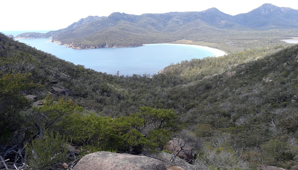 DSC02489_Freycinet NP - Wineglas Bay - panorama