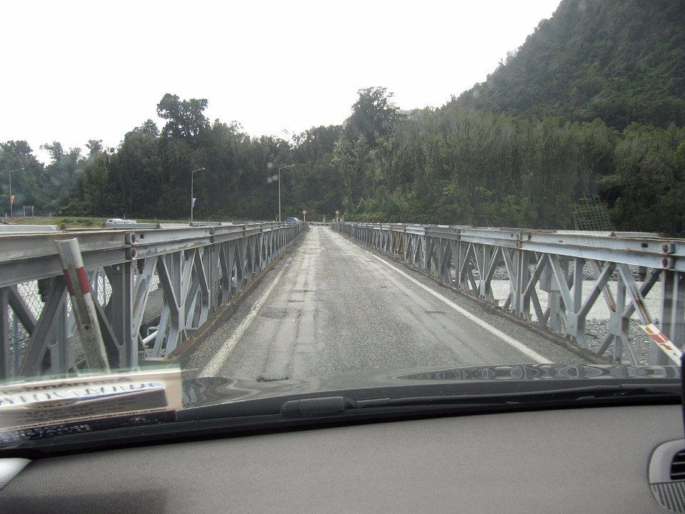 e2_IMG_3623_van Haast naar Greymouth - brug met eenbaans weg