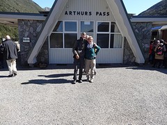 DSC03496_Bep en Freek bij Arthurs Pass