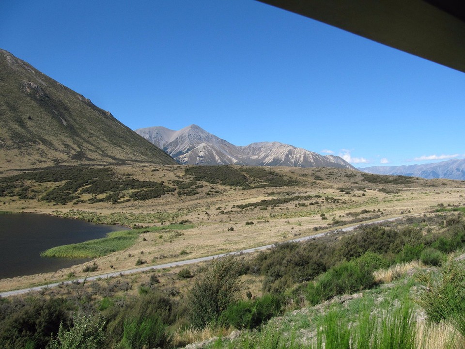 IMG_3762_TranzAlpine van Greymouth naar Christchurch - vergezicht dor landschap