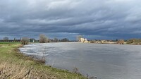 Mooi licht en lucht boven de IJssel