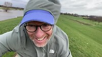Fietsen tegen de wind (filmpje staat representatief voor 95% van de route)